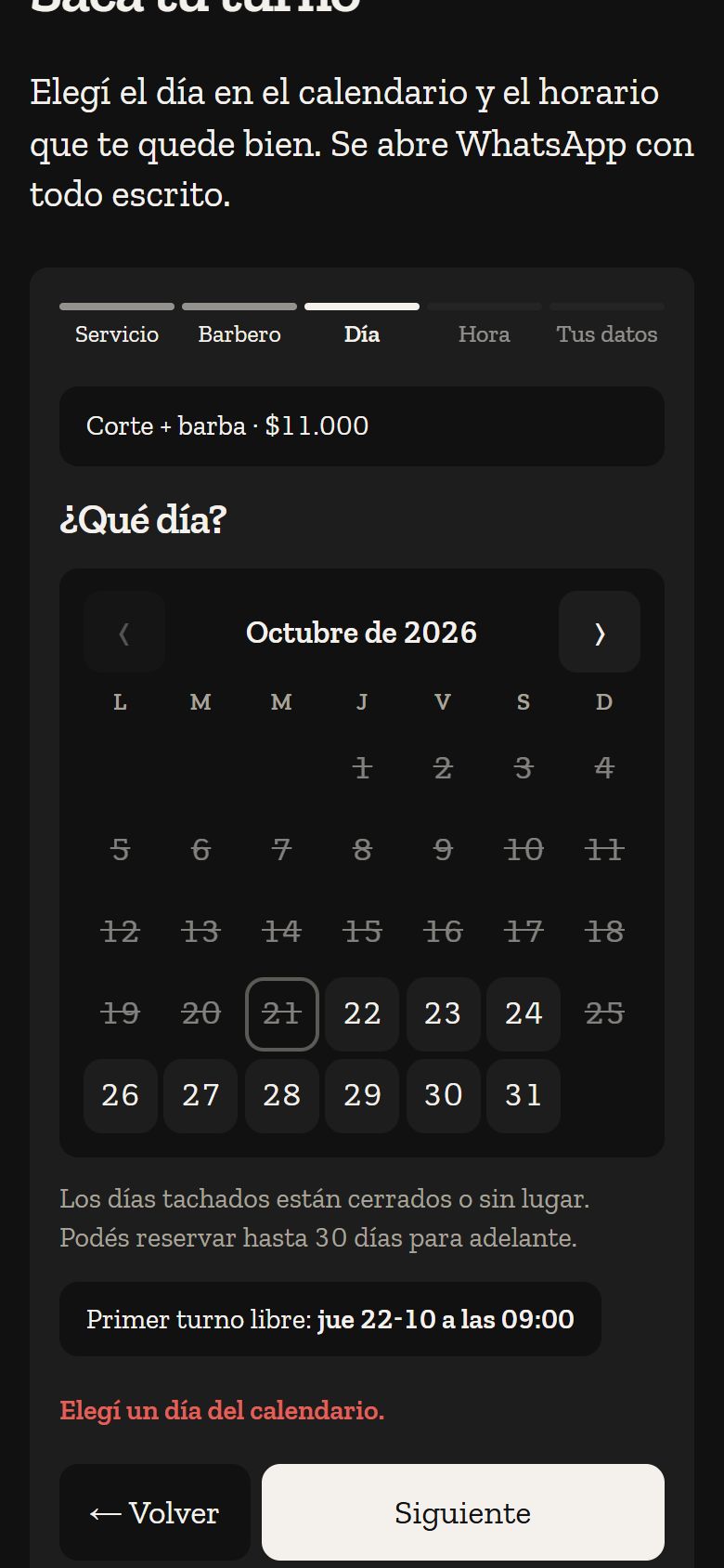 Calendario del mes con los días cerrados tachados y el primer turno libre